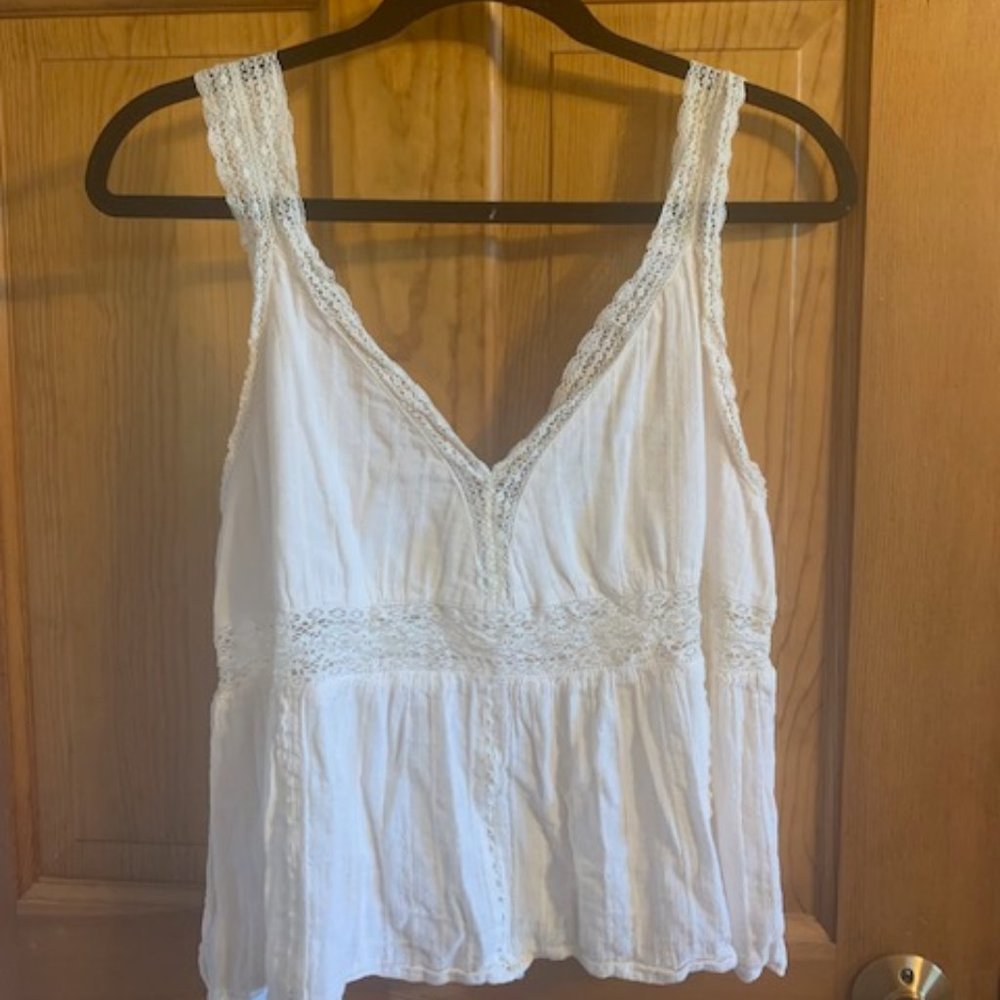 Lace Trim Flowy Tanktop